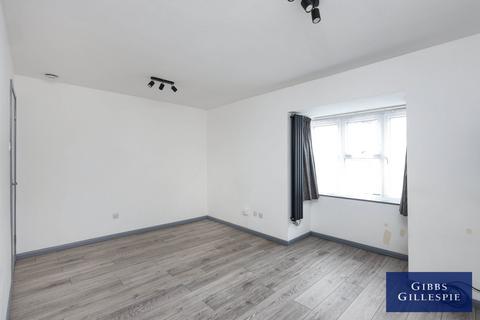 Studio to rent - Uxbridge UB8