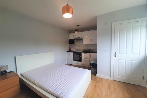 Studio to rent, Sandringham Road, Brentwood