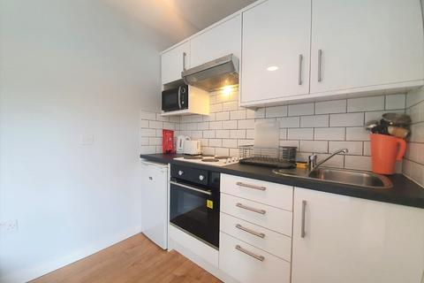 Studio to rent, Sandringham Road, Brentwood