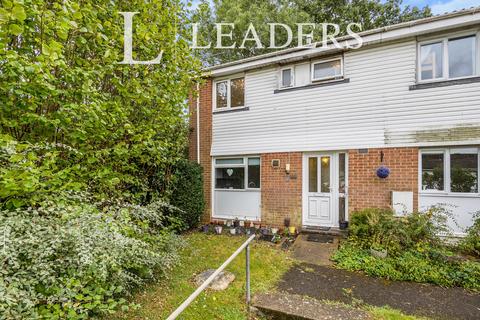 3 bedroom semi-detached house to rent, Rye Close, Guildford