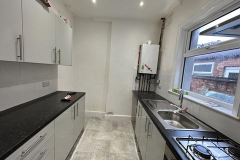 3 bedroom terraced house to rent - Leicester LE2