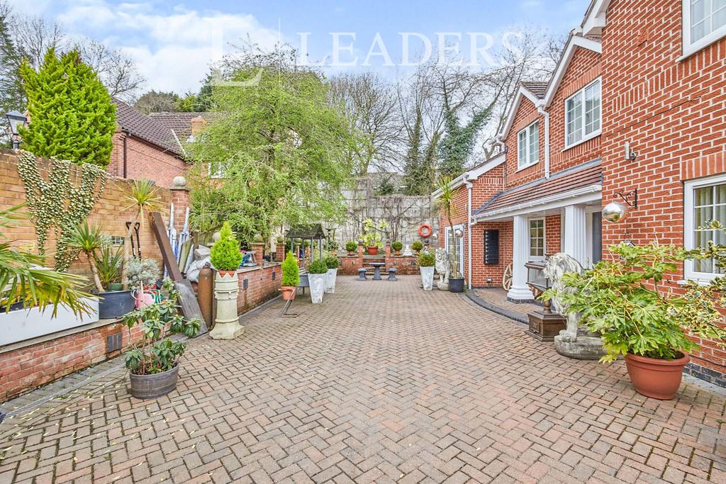 Brookwood Crescent, NG4 1 bed in a house share £480 pcm (£111 pw)