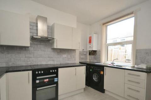 4 bedroom terraced house to rent - Nottingham NG2