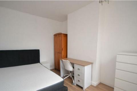 4 bedroom terraced house to rent - Nottingham NG2