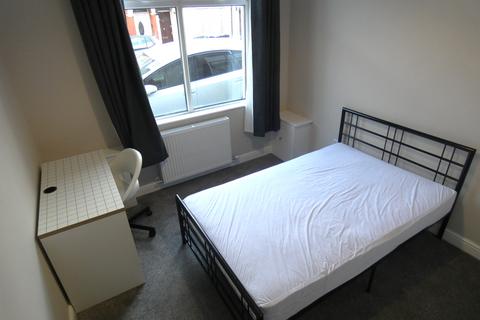 1 bedroom in a house share to rent - Room 1; Seaford Street; Stoke-on-Trent; ST4