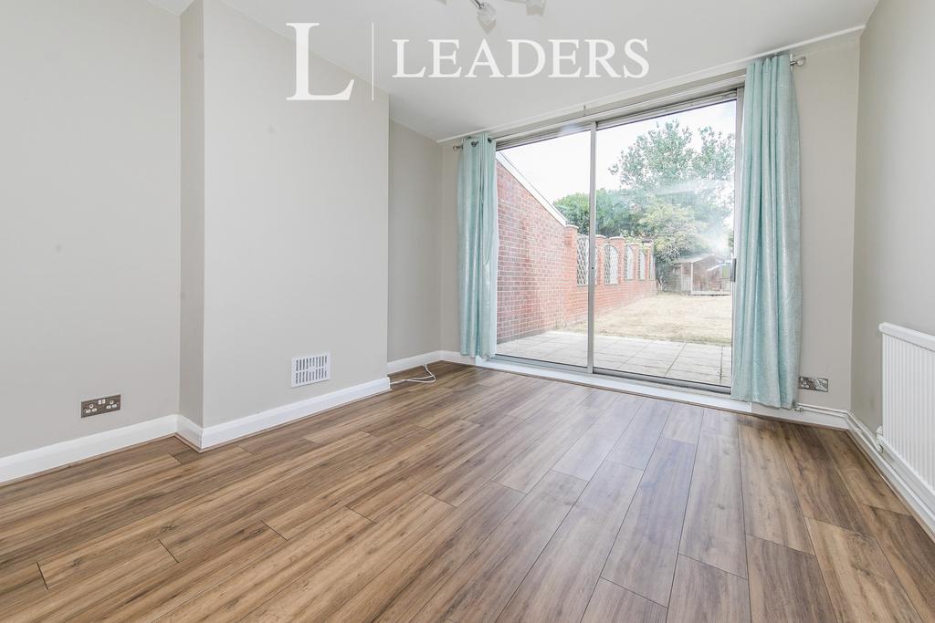 Highfield Road, Ipswich 3 bed semidetached house £1,200 pcm (£277 pw)