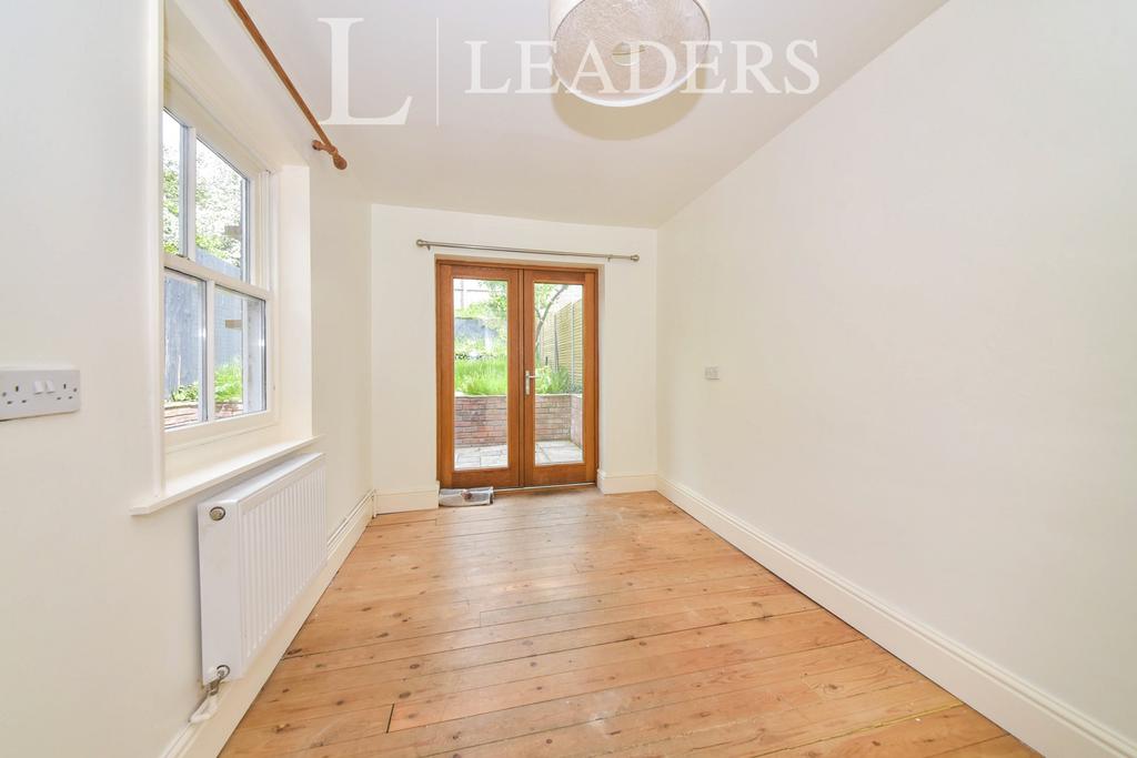 Queens Walk, Stamford 3 bed semidetached house to rent £1,150 pcm (£