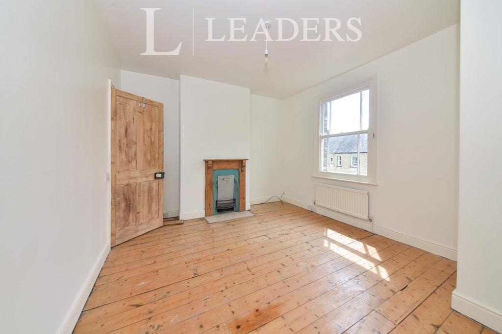 Queens Walk, Stamford 3 bed semidetached house to rent £1,150 pcm (£