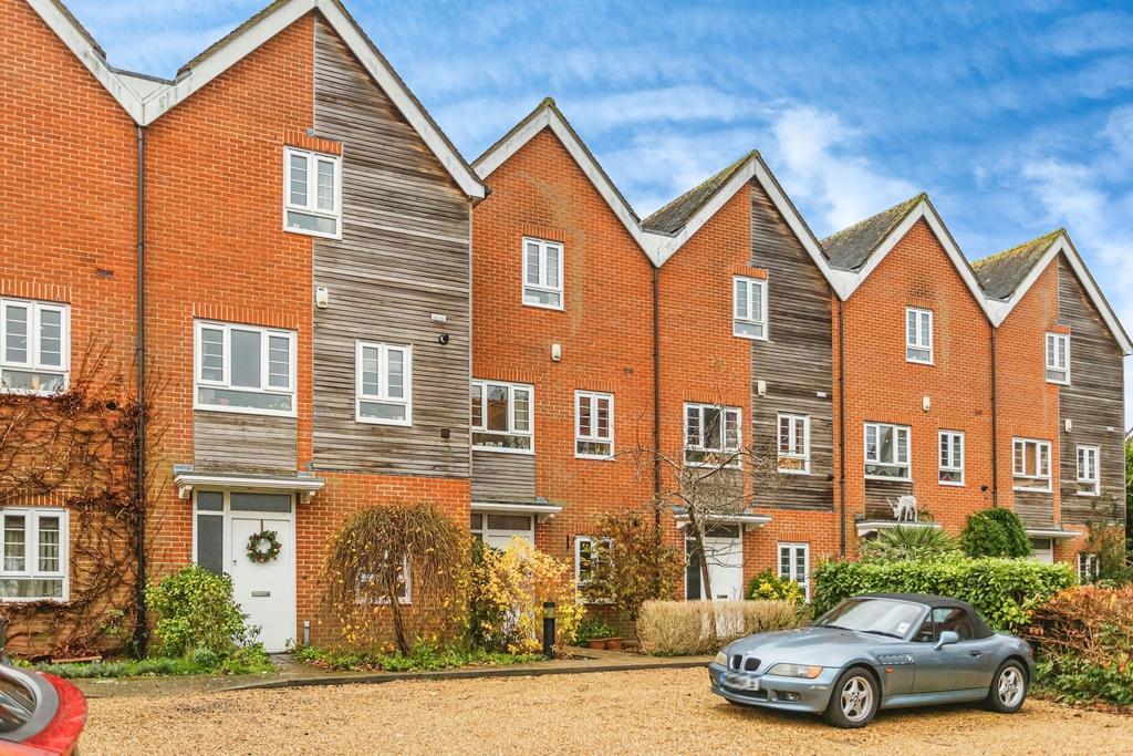 Cromwell Place, King Henrys Road, Lewes 4 bed property to rent £1,900