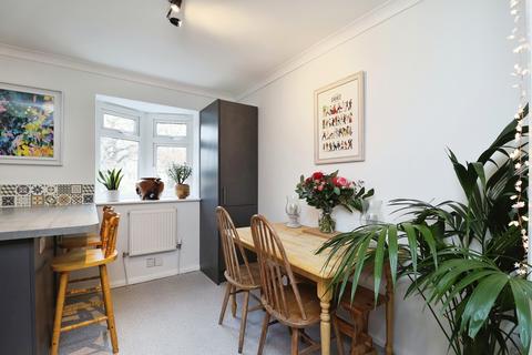 2 bedroom end of terrace house to rent, Nelson Drive, Cowes