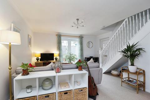2 bedroom end of terrace house to rent, Nelson Drive, Cowes