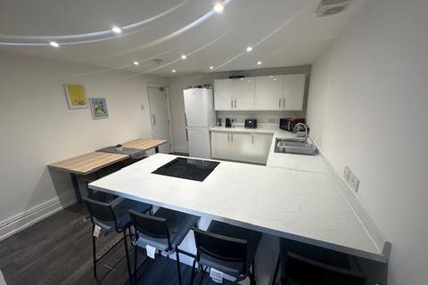 1 bedroom in a house share to rent, London Road, Stoke-On-Trent, ST4