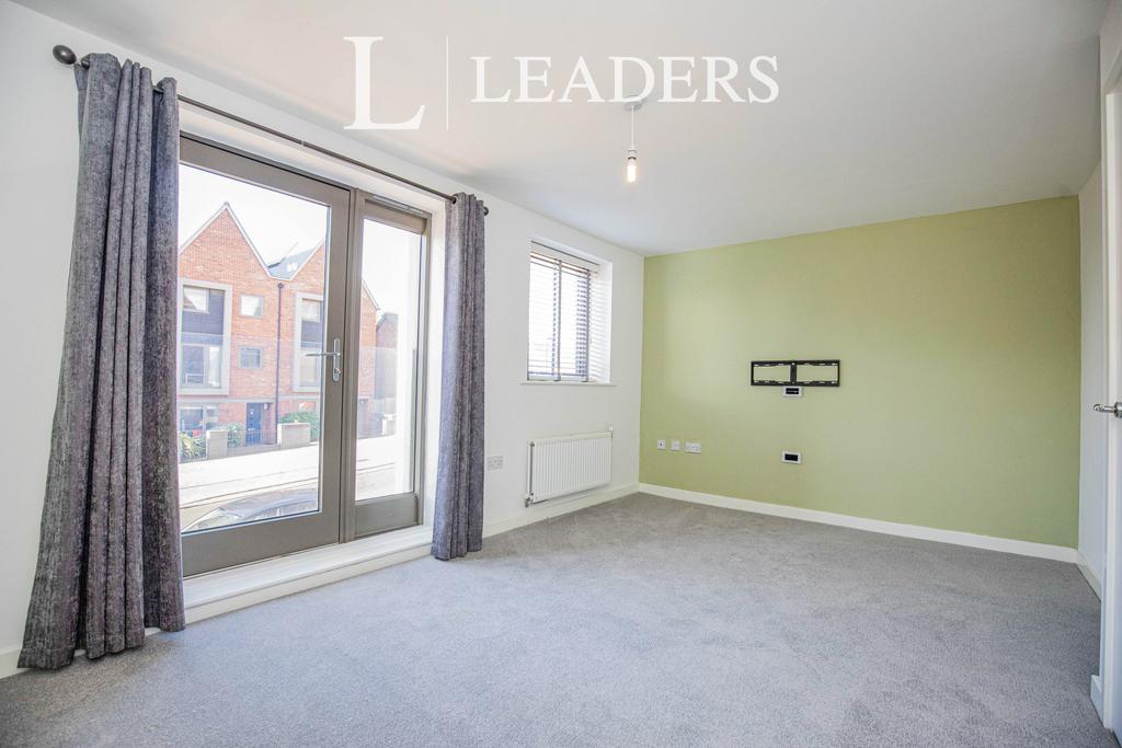 High Street, Upton, Northampton, NN5 4FQ 4 bed townhouse to rent £1,700 pcm (£392 pw)