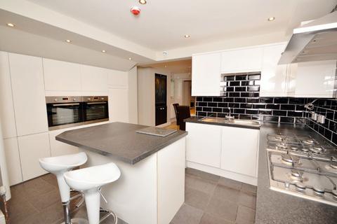 6 bedroom terraced house to rent - Salford M7