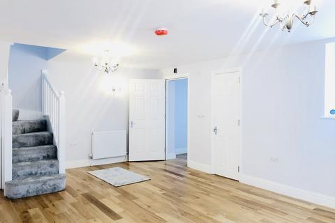 3 bedroom detached house to rent, Longhurst Road, Croydon