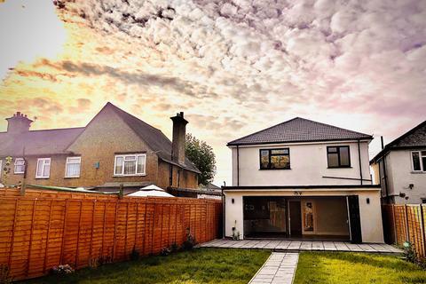 3 bedroom detached house to rent, Longhurst Road, Croydon