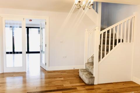 3 bedroom detached house to rent, Longhurst Road, Croydon