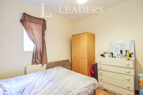 4 bedroom flat to rent, North Sherwood Street, NG1