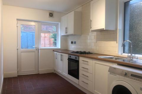 2 bedroom terraced house to rent, Cromwell Road, Southsea