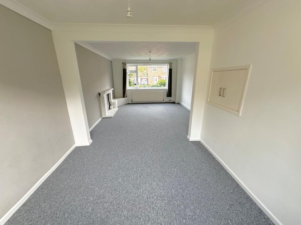 Lytchett Drive, Broadstone, Poole, BH18 3 bed end of terrace house £