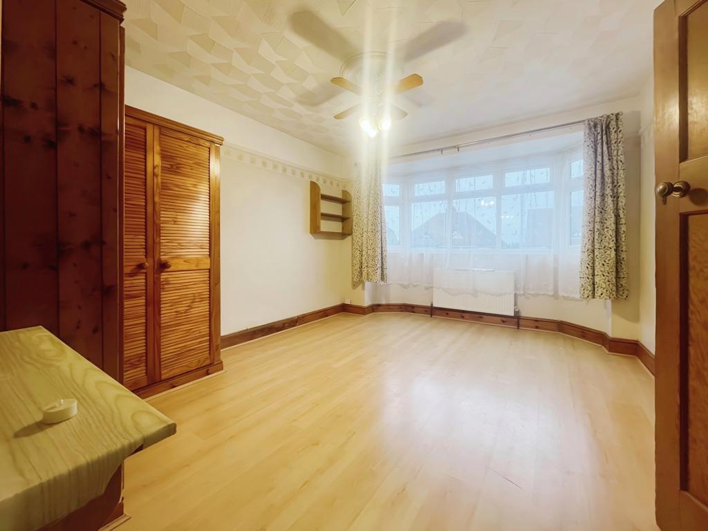 Old Shoreham Road, Southwick 2 bed apartment to rent £1,300 pcm (£300 pw)