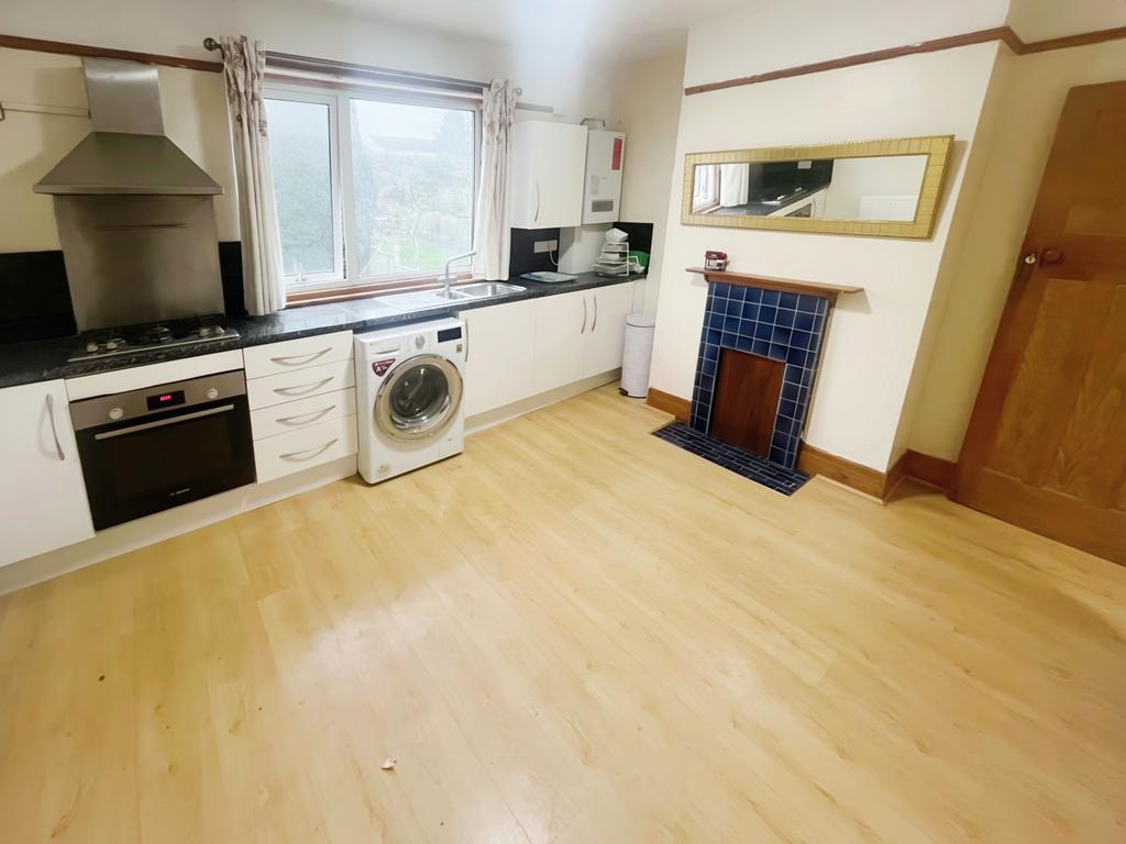 Old Shoreham Road, Southwick 2 bed apartment to rent £1,300 pcm (£300 pw)