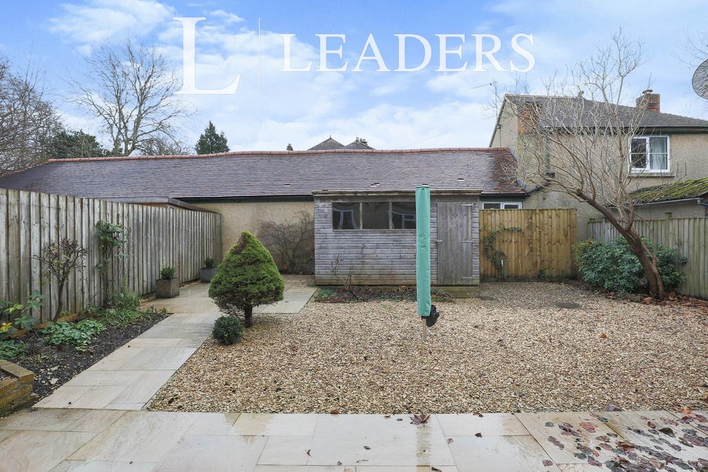 Alexander Drive, Cirencester, GL7 5 bed detached house £1,985 pcm (£