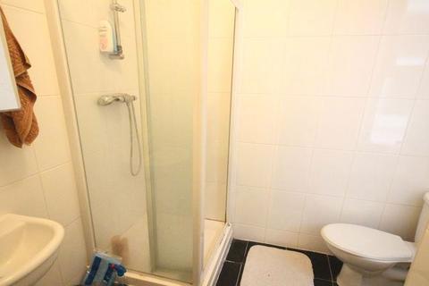 1 bedroom in a house share to rent - Uxbridge UB8