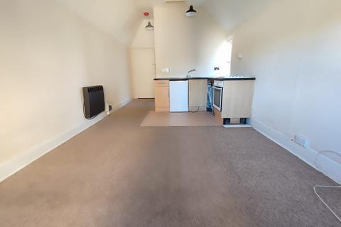 Studio to rent, Selden Road, Worthing