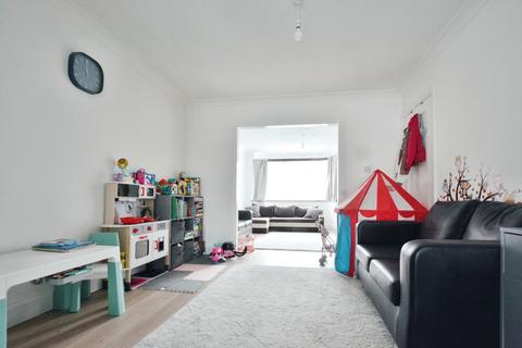 3 bedroom terraced house to rent, Lynwood Close, South Harrow