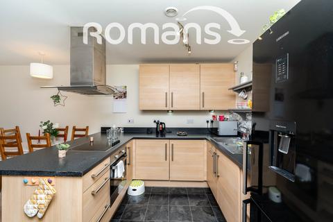 2 bedroom flat to rent, Hampstead House, West Drayton