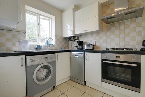 2 bedroom terraced house to rent, Beaulieu Avenue Silvertown E16 1TS