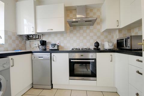 2 bedroom terraced house to rent, Beaulieu Avenue Silvertown E16 1TS