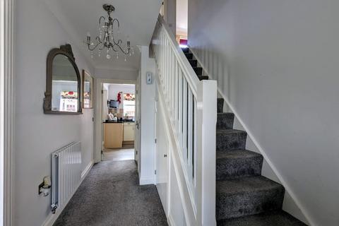 4 bedroom detached house to rent, Woodland View, Ryde