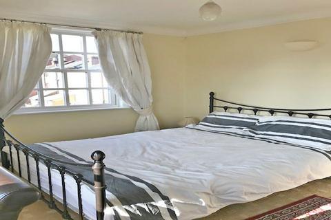 3 bedroom apartment to rent - Jewry Street, Winchester