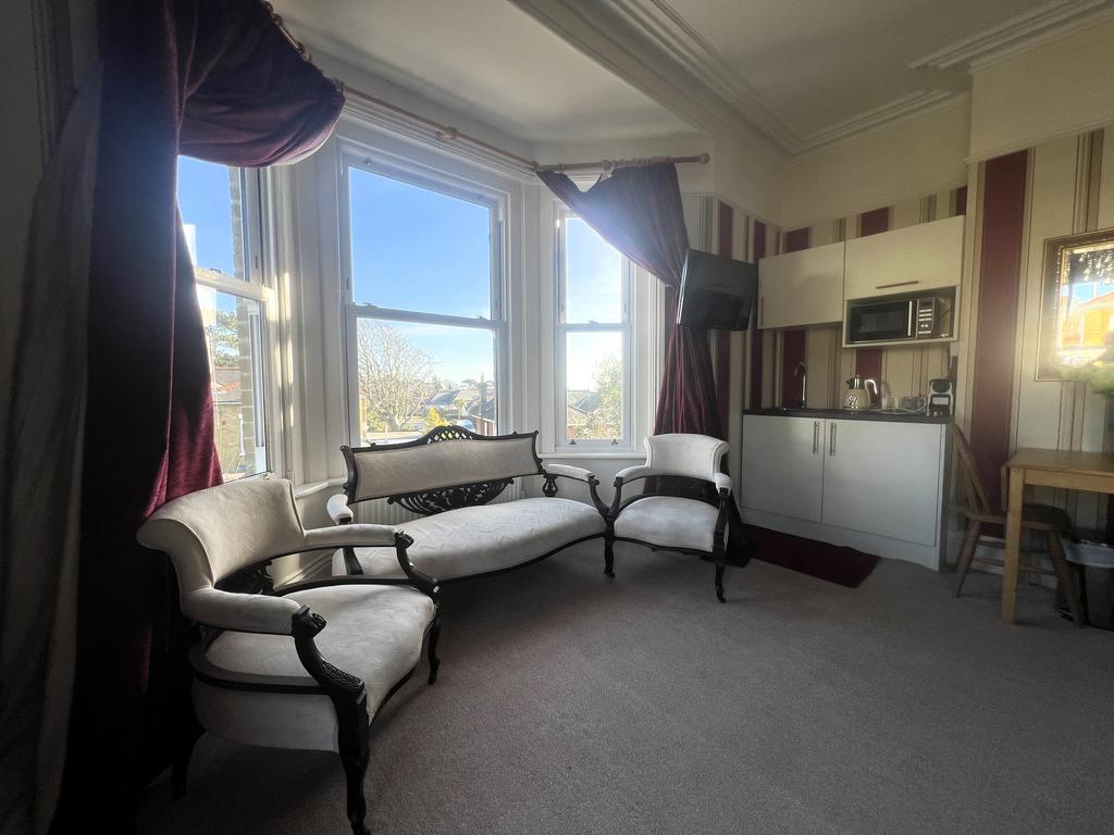 Clarence Road, Shanklin Studio to rent £700 pcm (£162 pw)