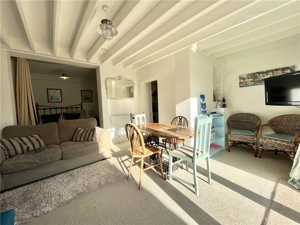 Clarence Road Shanklin 2 bed apartment to rent £1,000 pcm (£231 pw)