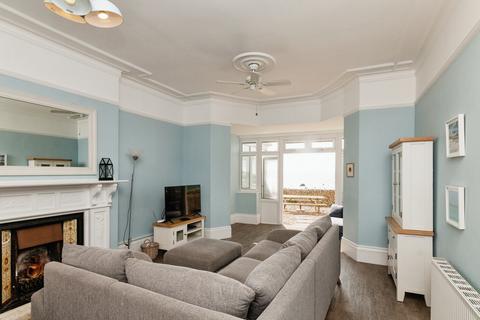 3 bedroom apartment to rent, Shore Road, Ventnor