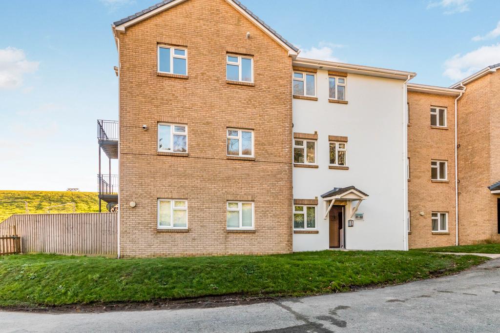 Shore Road, Ventnor 2 bed apartment to rent £850 pcm (£196 pw)