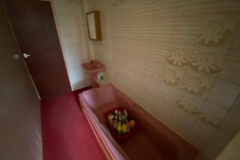 2 Coniston Close, Chadderton, Oldham, OL9 9JQ