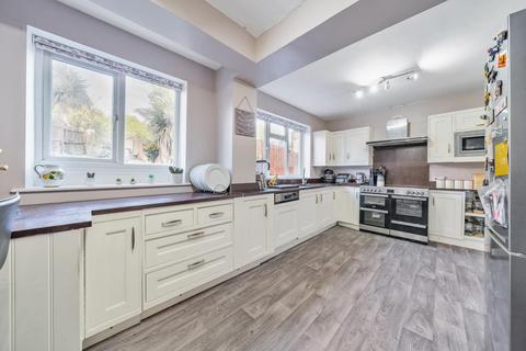 122 South Park Crescent, London, SE6 1JP