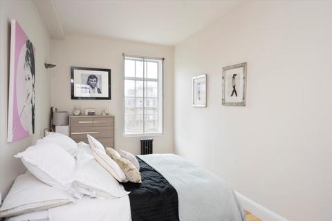 3 bedroom flat for sale, Phillimore Court, Kensington High Street, London, W8
