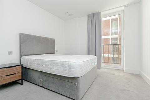 2 bedroom flat to rent, Gartons Way, London SW11