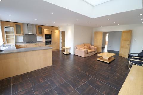 13 Brookmans Avenue, Grays, RM16 2LW