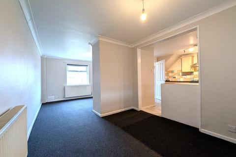 3 bedroom semi-detached house to rent, Radburn Road, Doncaster, DN11