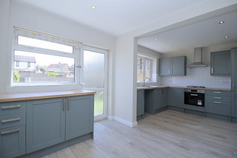 3 bedroom end of terrace house for sale, Staveley Court, Bingley, West Yorkshire, BD16