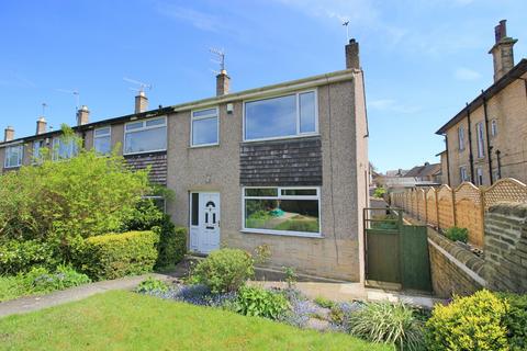 3 bedroom end of terrace house for sale, Staveley Court, Bingley, West Yorkshire, BD16