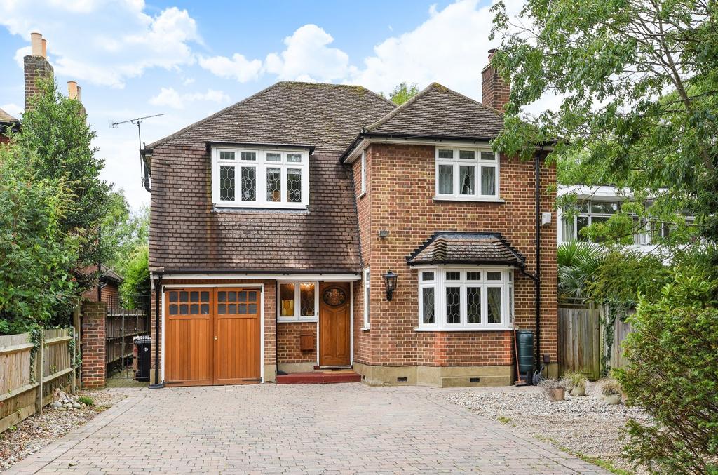 Salisbury Road, Worcester Park, KT4 4 bed detached house to rent £