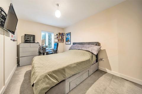 2 bedroom flat for sale, Bell Farm Way, Hersham, Surrey, KT12