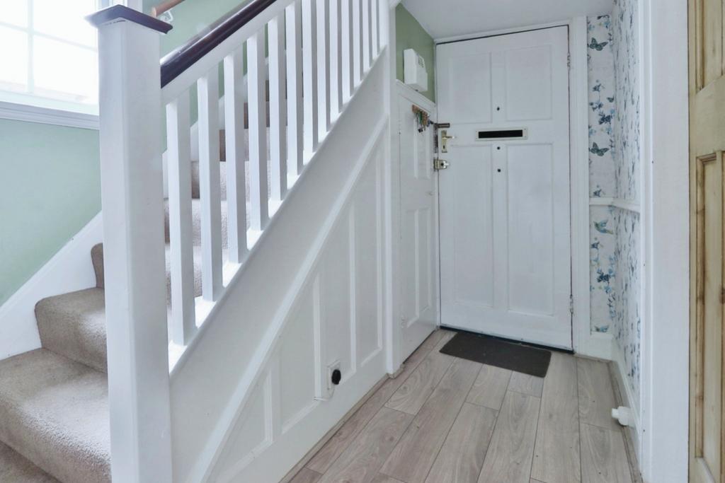 Beech Avenue, Garden Village, Hull, HU8 8QJ 3 bed semidetached house